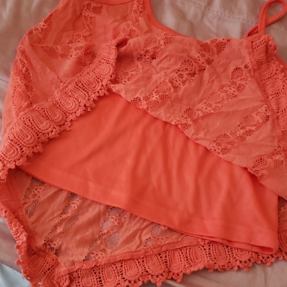 Cropped Tank Top - Picture 2 of 3